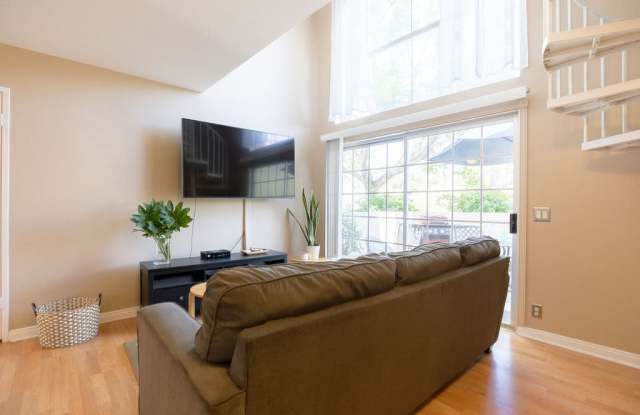 725 EASTSHORE TERRACE Gallery 2