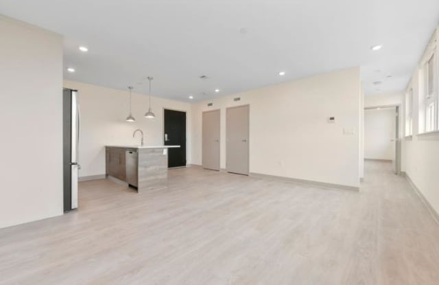 400 Dorchester Gallery 3
