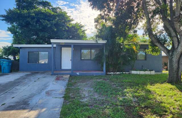 3390 ORANGE Street Gallery 1