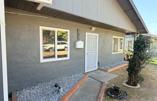 Charming 2 Bedroom Red Bluff Home with Wood Ceilings & SOLAR! Gallery 1