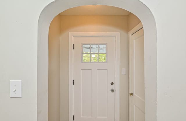 3108 Rush Avenue Gallery 2