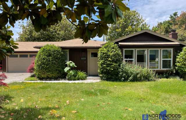 Secluded Back Yard-3 Bedrooms  2 Bathrooms plus Office or Bonus Room. photos photos