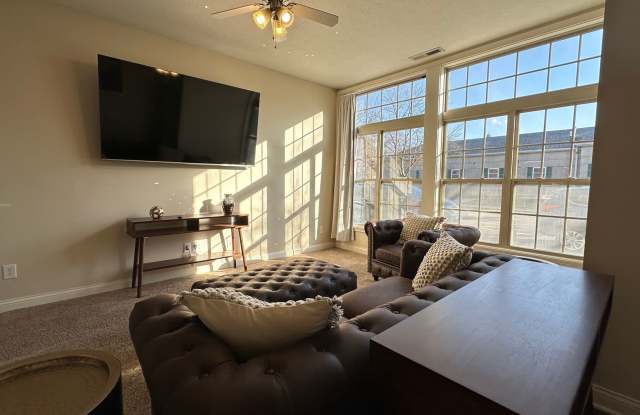Amazing Location - Downtown Modern Living: 4 Bed 4 Bath! Gallery 3