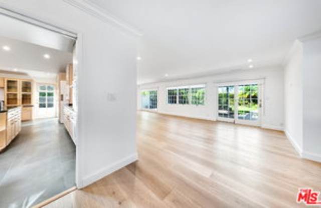 3071 McConnell Drive Gallery 3