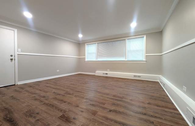 300 S Austin Boulevard Gallery 3