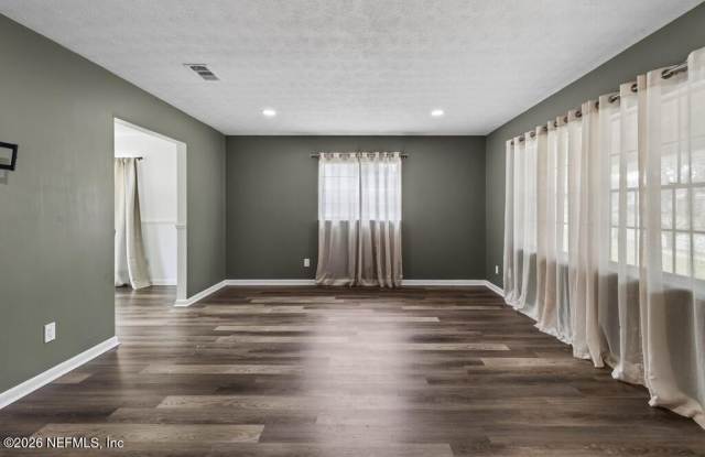 436 SATURN Lane W Gallery 4