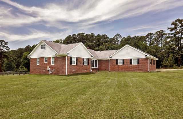 Spacious 5-Bedroom Home in North Fayetteville photos photos