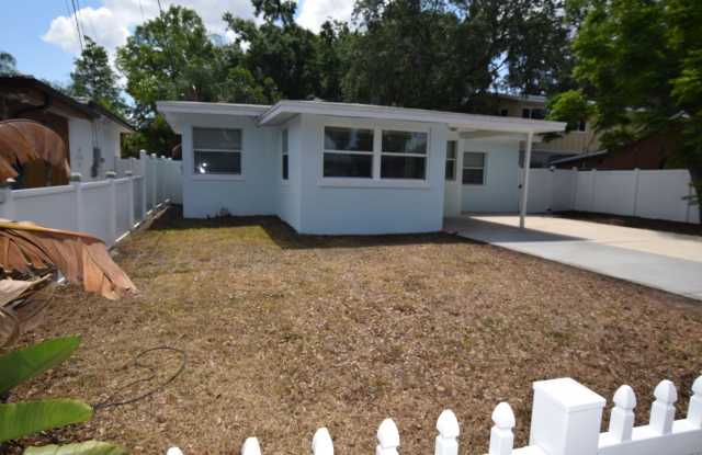 3 Bedroom, 2 Bath, Single Family Home For Rent at  2212 Hoffner Avenue, Belle Isle, FL 32809 Gallery 3