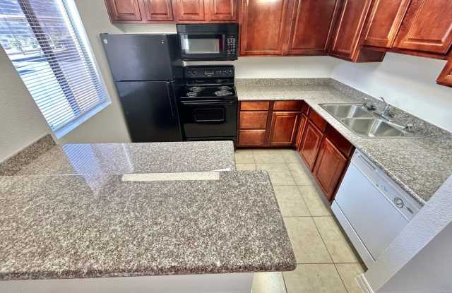 ADORABLE 2 BEDROOM 2 BATHROOM 1ST FLOOR CONDO Gallery 4