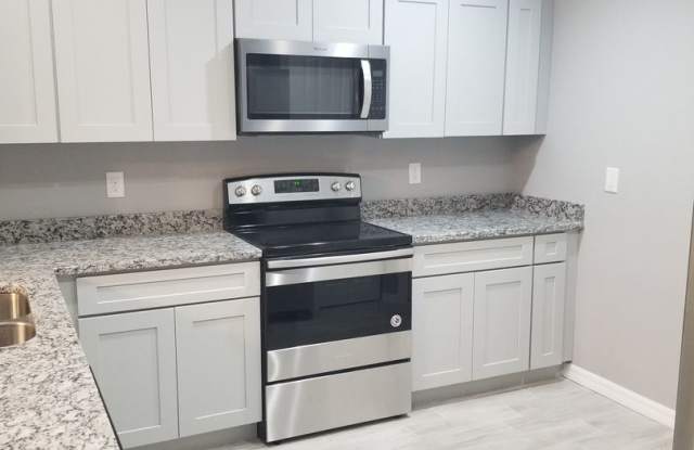 Spacious 3-Bedroom Home with Private Lanai & Prime Location! Gallery 3