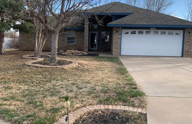 4 bedroom 2 bath home - 204 Cades Court, Clovis, NM 88101