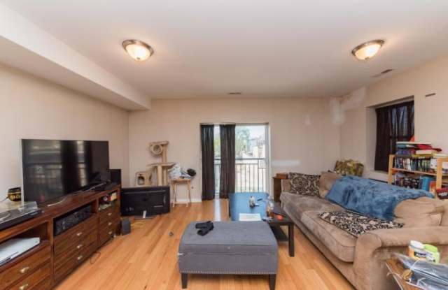 3215 WEST ARMITAGE AVENUE Gallery 2
