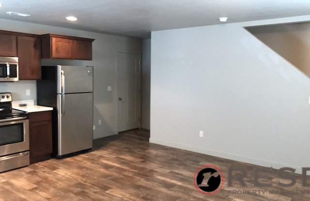 Awesome 2 Story Townhome in Vineyard w/ attached 2 car garage! photos photos