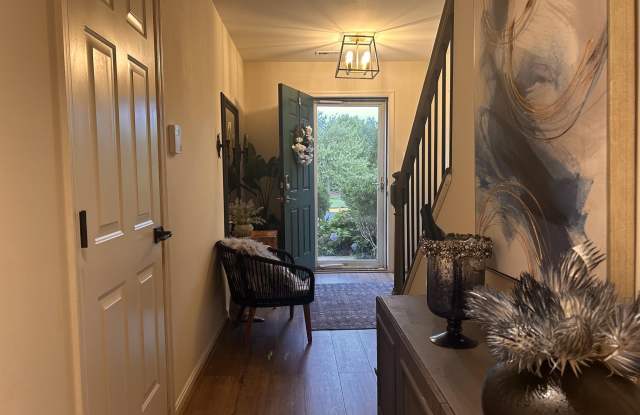 527 SYLVAN Court Gallery 3