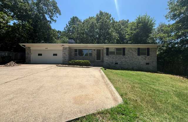 ✨ Spacious 4-Bedroom Near U of A + I-49 — Limited-Time Rent Special!✨ photos photos