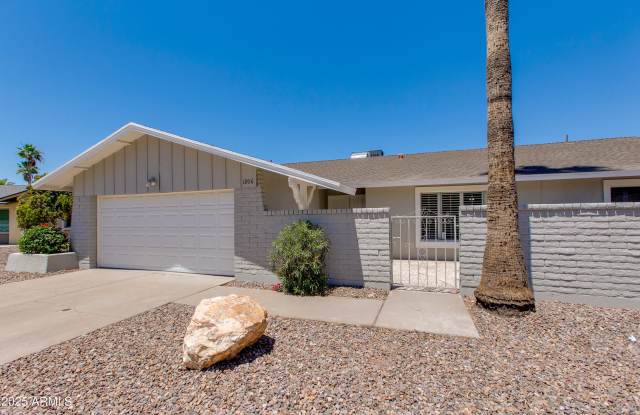1206 E GREENWAY Drive photos photos
