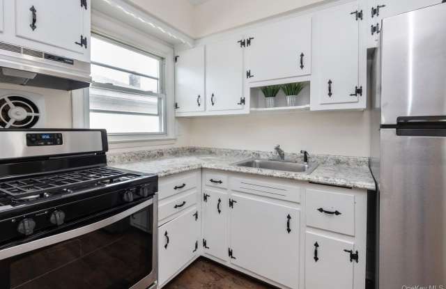 176 Nassau Boulevard Gallery 2