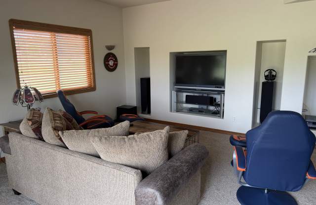 870 Trumpeters Court East photos photos