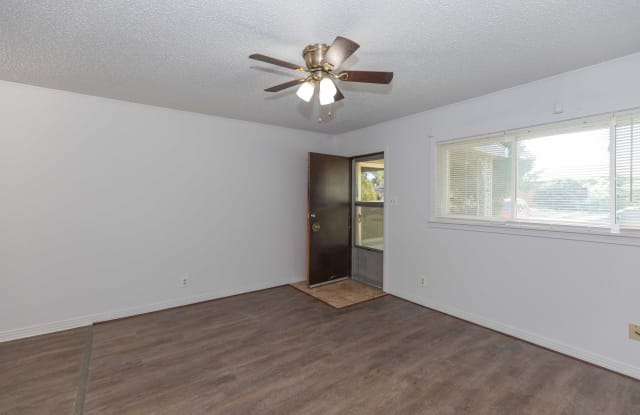 1600 SW 35th - B photos photos