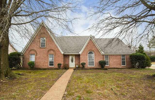 Charming 6 bed, 3 bath home on corner lot between S. Germantown and Hacks Cross. photos photos