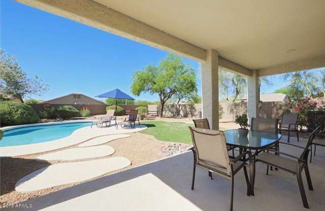 7233 E FLEDGLING Drive Gallery 2