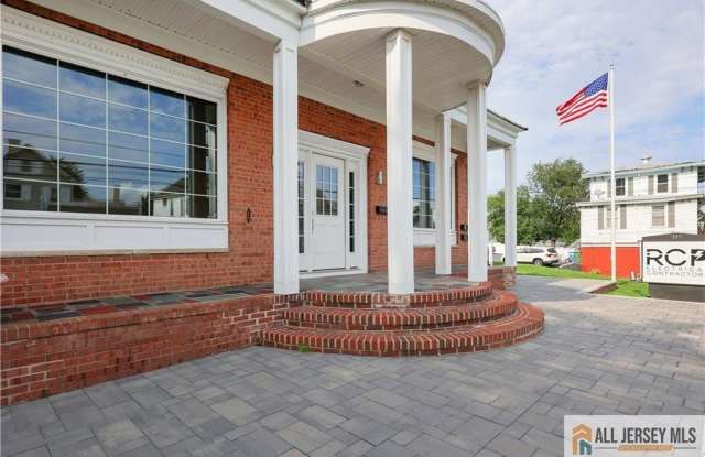 215 Washington Road Gallery 4