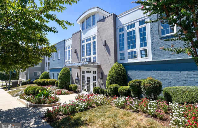 Everyday conveniences are all just moments away, offering the perfect balance of comfort, convenience, and vibrant neighborhood living. photos photos