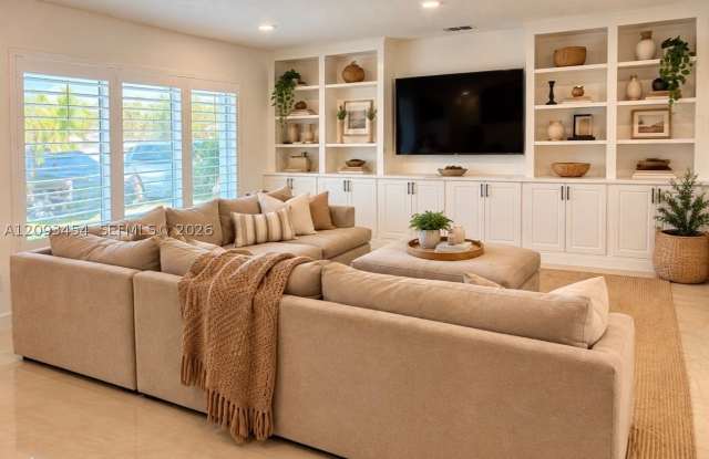 18145 SW 95th Ct Gallery 1