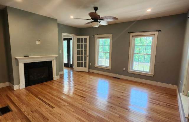 Oversized 3-Bedroom Duplex for Rent – $3,000/Month Gallery 3
