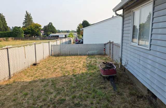 3 Bed, 2 Bath Townhouse Available! photos photos 3 Bed, 2 Bath Townhouse Available! photos photos