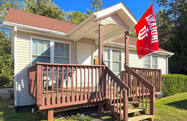 **August 2027** 5-bed near Indiana University Gallery 1