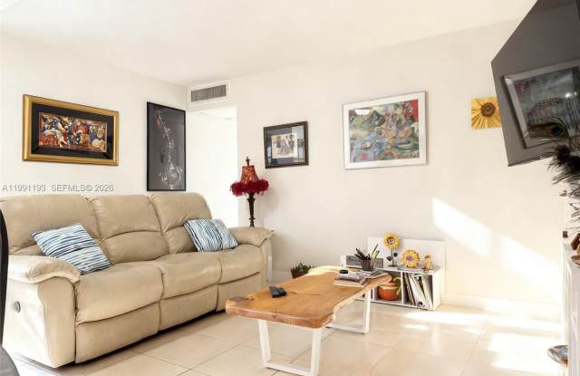 629 N Saxony N photos photos