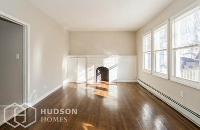 1618 Bayview Avenue Gallery 2