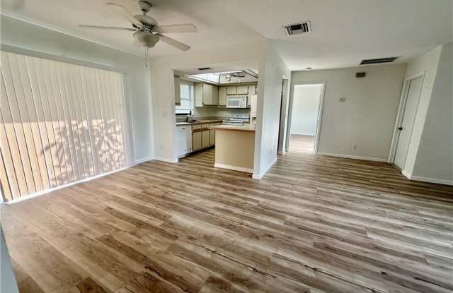 3822 SW 5th Place Gallery 2