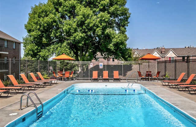 Edgewater Court Apartments Gallery 4