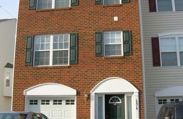 --APPLICATION PENDING CURRENTLY UNAVAILABLE-- 3 BR/ 2.5 BA 3 story, townhouse in Midlothian. One car garage. One Dog, No Cats photos photos