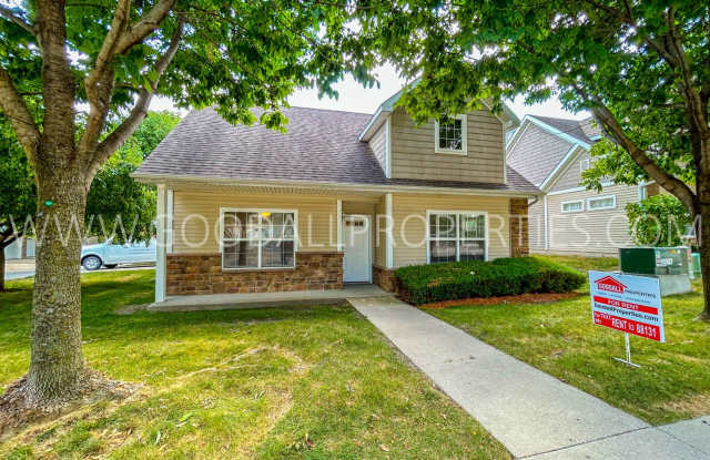 3 Bedroom, 2.5 Bath Corner lot Townhome in Urbandale - 4308 153rd Place, Urbandale, IA 50323