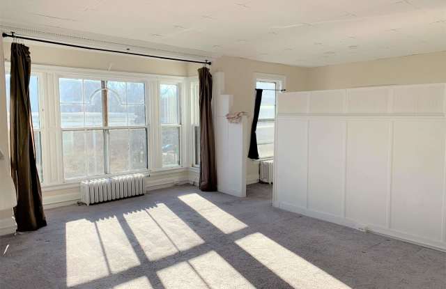 10 Merrimac Street Gallery 3