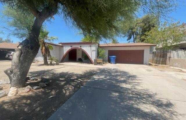 2918 W Glendale Avenue Gallery 2