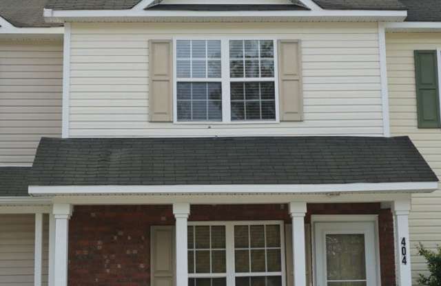 2 Bedroom 2.5 Bathroom Townhome located in Marsh Oaks - 404 Meadowbrook Lane, Jacksonville, NC 28546