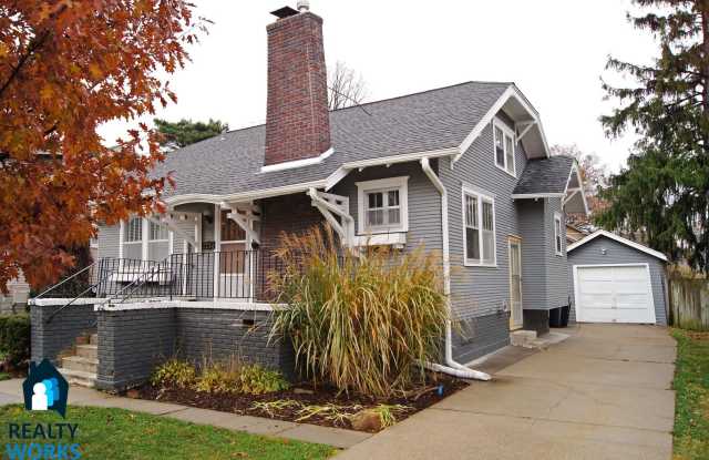 Super Cool bungalow in the Country Club neighborhood photos photos