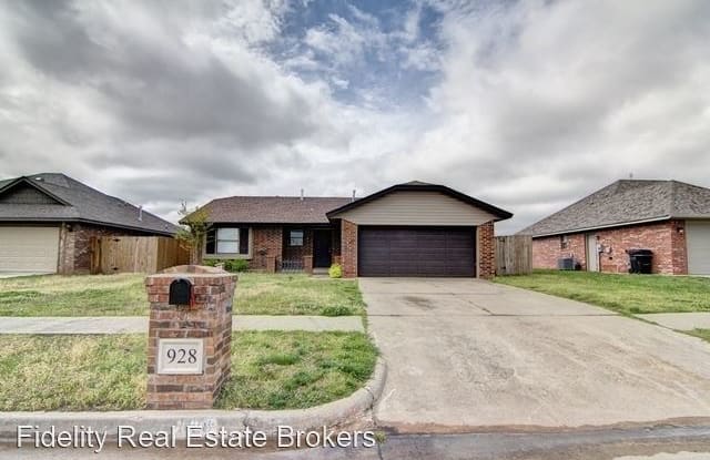 928 SW 11th ST - 928 Southwest 11th Street, Moore, OK 73160