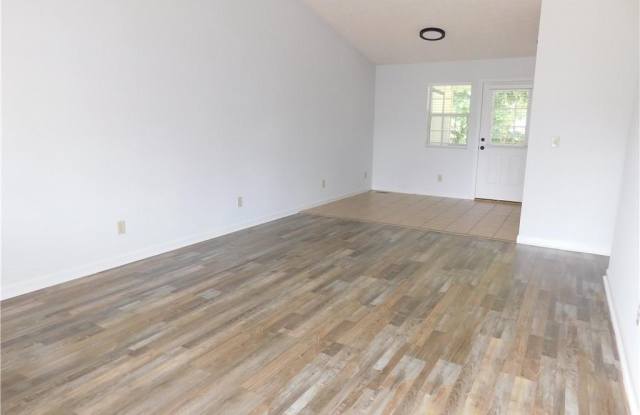 137 Riverside Circle Gallery 2