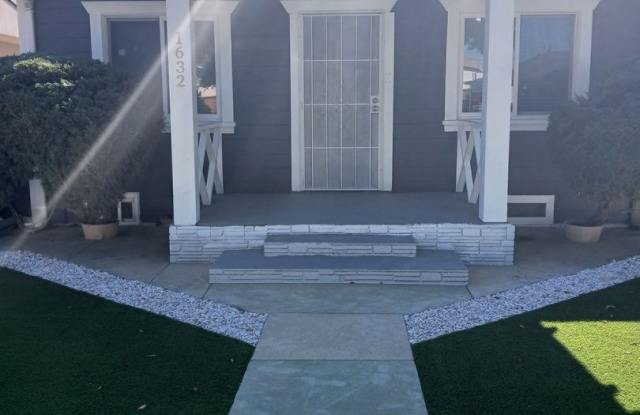 Charming Front House in Harbor City! - 1632 256th Street West, Los Angeles, CA 90710