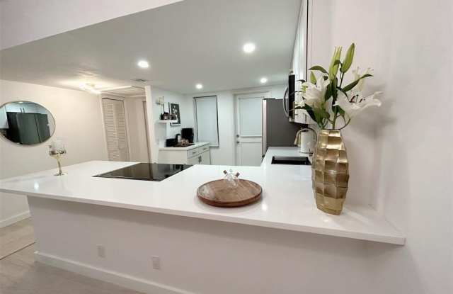 3000 N Palm Aire Dr photos photos