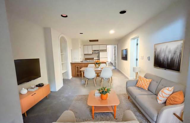 Airy 1 bedroom, 1 bath English basement Dupont Circle Gallery 4