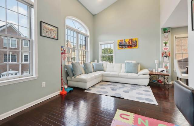 80 LYDIA DR - 80 Lydia Drive, Guttenberg, NJ 07093