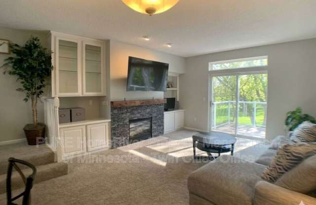 2245 Creekside Ct Gallery 3