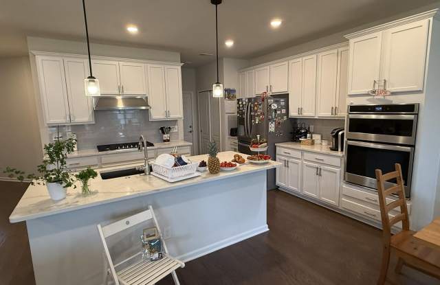 22478 WOODBRIDGE Lane Gallery 3