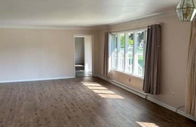 319 PINEWOOD Drive Gallery 2